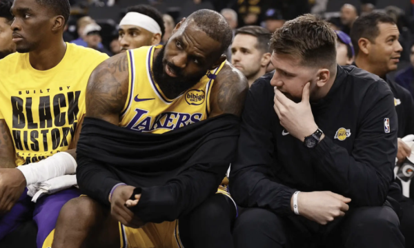 小熊猫配资 NBA一夜动态汇总: 詹姆斯执行5260万留守湖人 哈登兰德尔等人续约